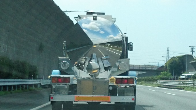 バルケッタタンクローリー後方