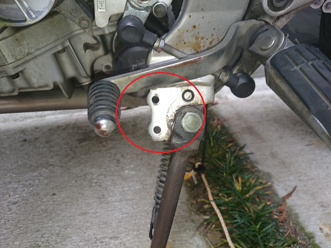 サイドスタンドスイッチ跡