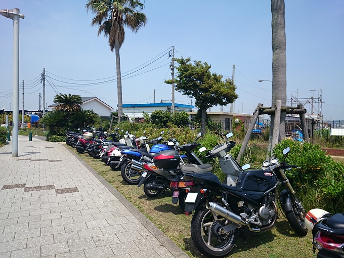 西緑地駐輪スペース