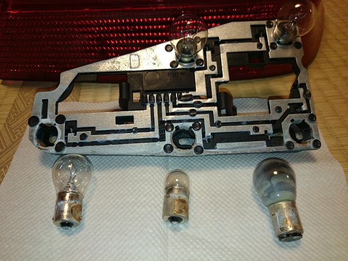 テールランプ基盤