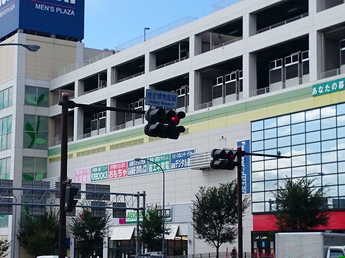 歴史博物館脇