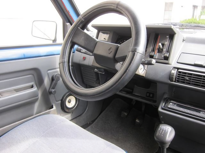 エクスプレスの運転席