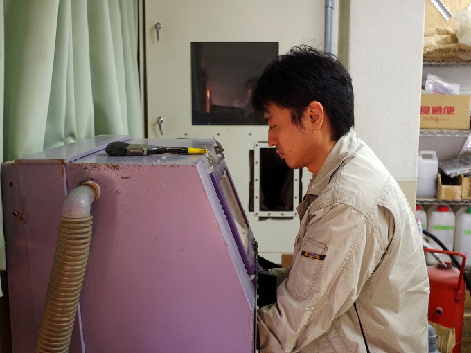 作業中の田邊さん