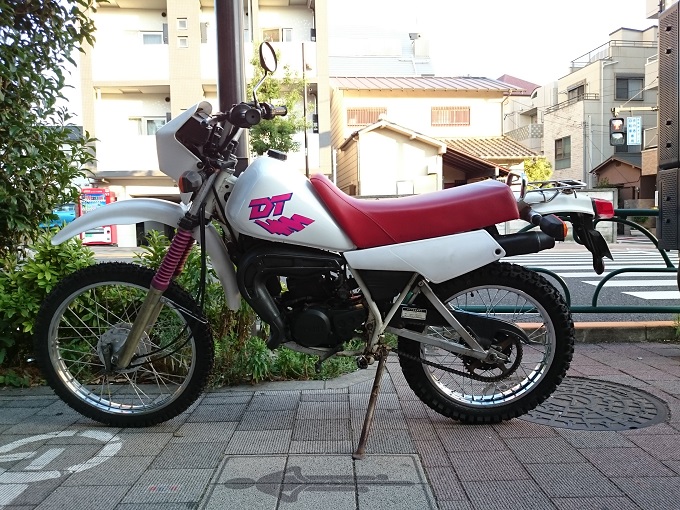 左ミラーがないDT50